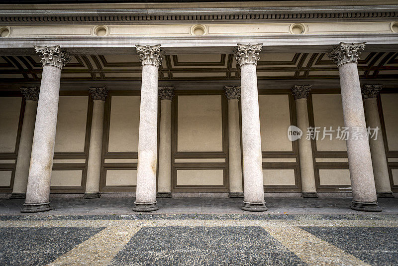 意大利诺瓦拉的柱廊