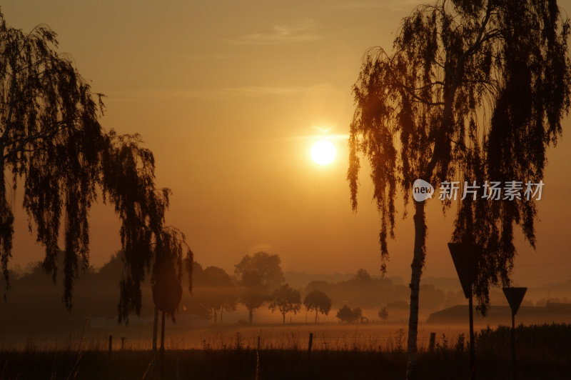 日出在乡间