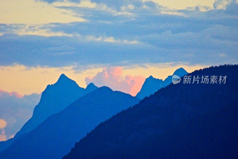 黎明Hozomeen山