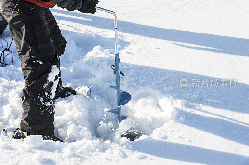 曼冰钓鱼，大奴隶湖，耶洛奈夫，西北地区。