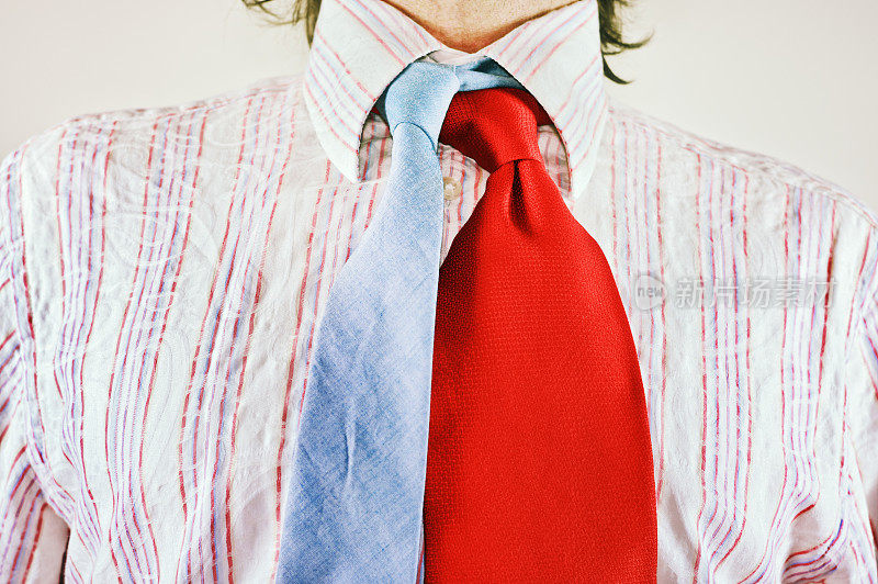 如果一条领带不能和衬衫搭配，也许两条可以