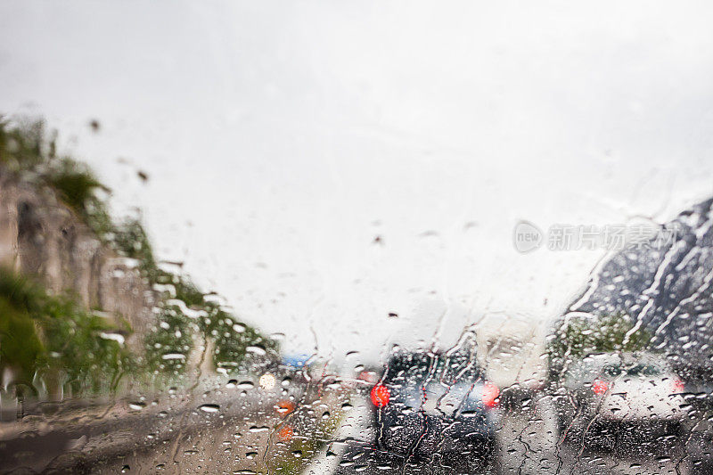 雨天开车