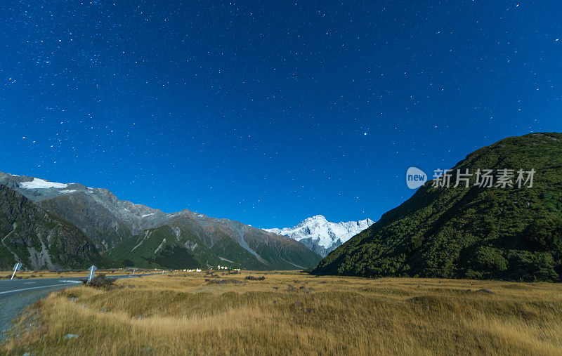 新西兰库克山星光下的夜晚。