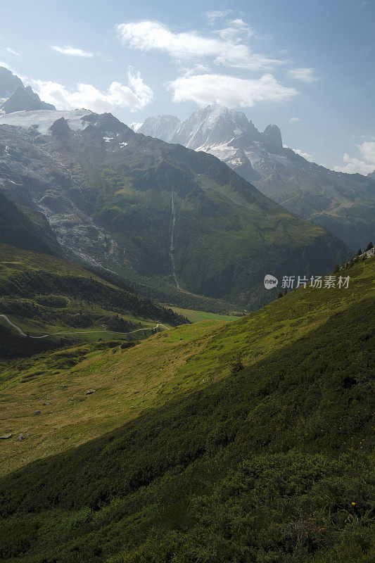 法国阿尔卑斯山的山脉景观