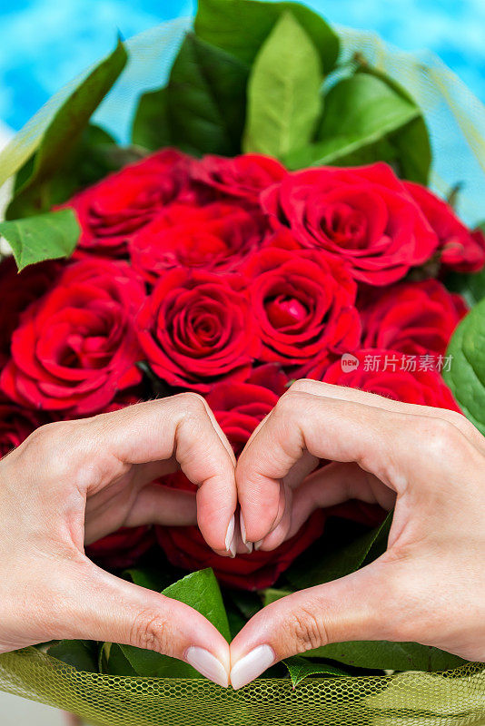 心形手和红玫瑰