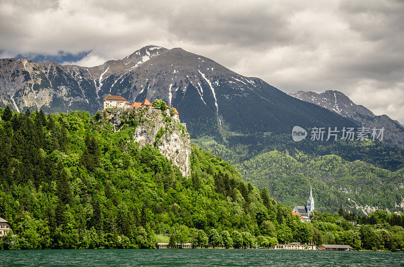 阿尔卑斯山上的流血城堡