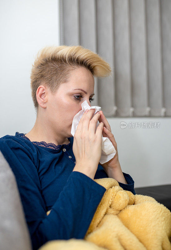 生病的女人感冒了女人感冒了