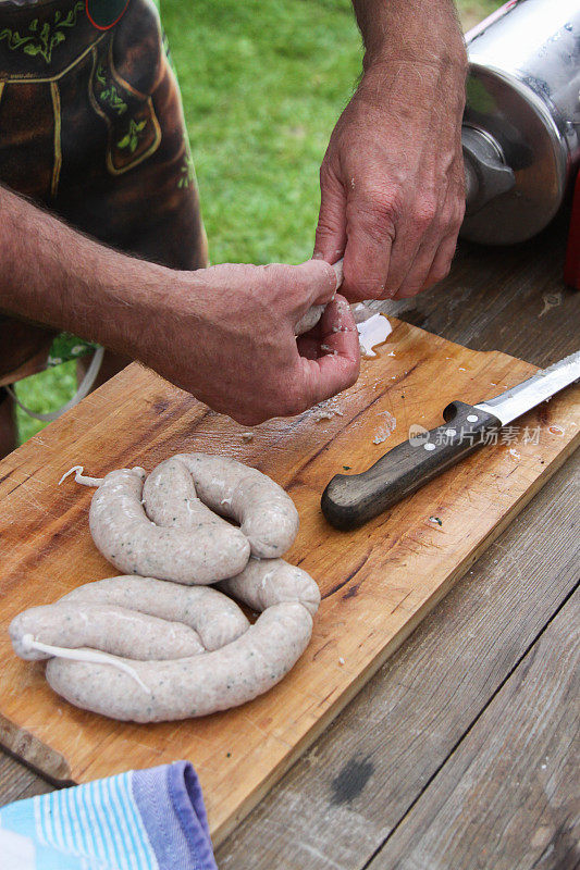 巴伐利亚屠夫制作Weißwurst白香肠