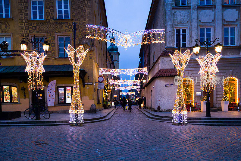 波兰华沙街头的圣诞灯饰。