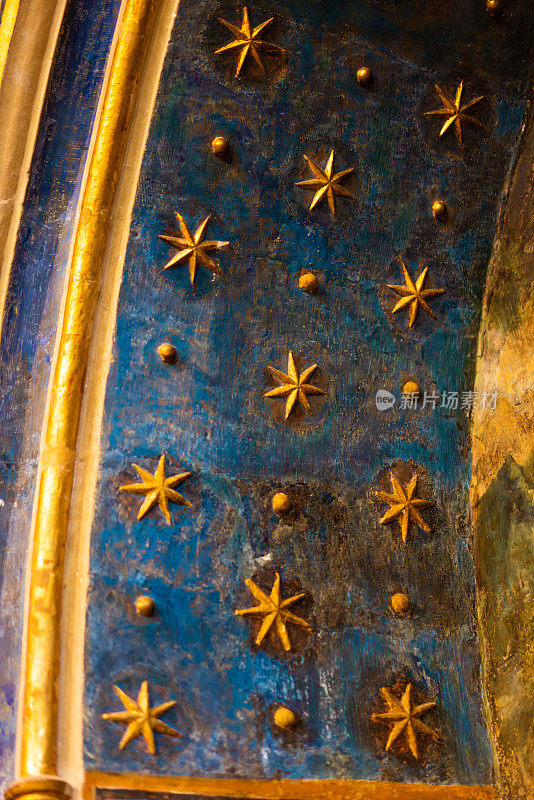 萨拉曼卡大教堂的星星多彩墙