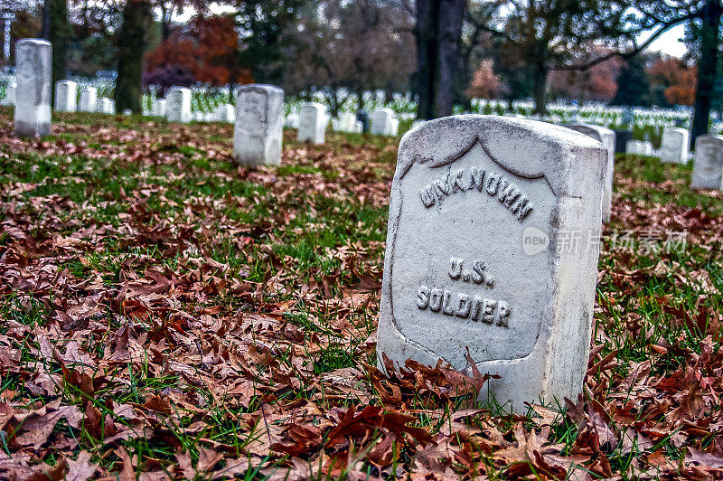 弗吉尼亚州阿灵顿国家公墓的无名士兵墓碑
