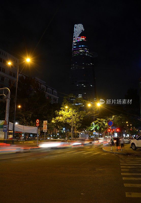 越南胡志明市灯光小径和Bitexco金融大厦