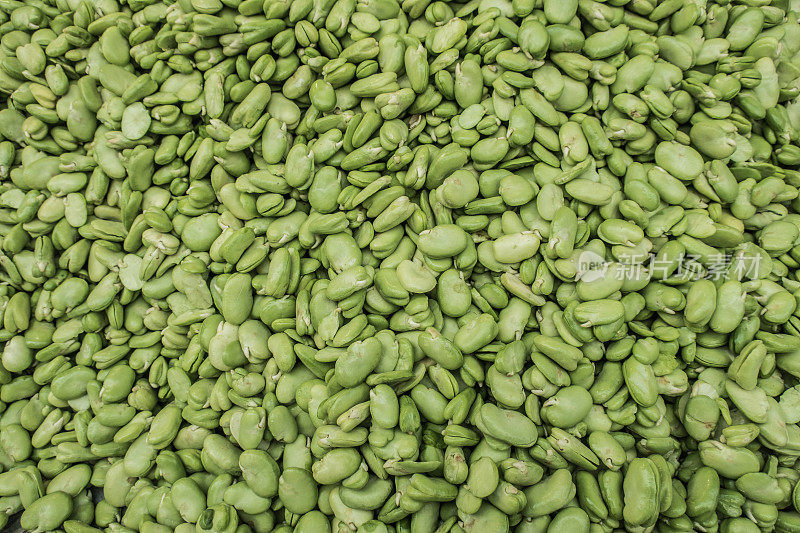 伊朗德黑兰大集市上的绿扁豆