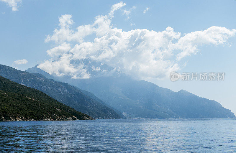 来自大海的阿陀斯山