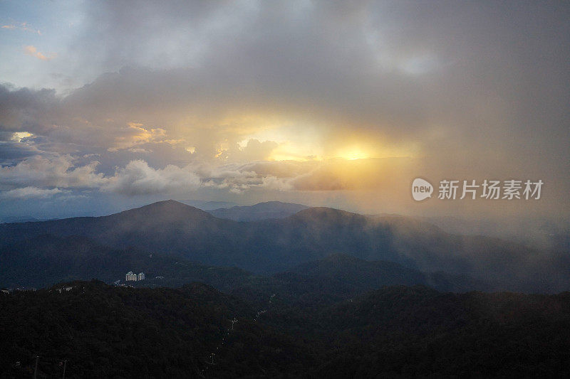 马来西亚彭航高地峡日落