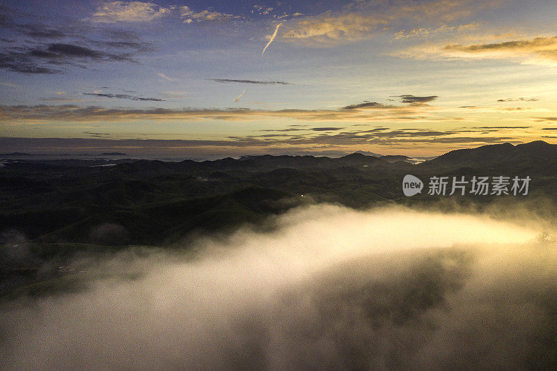 鸟瞰图的雾在香蕉市，边界的圣保罗和里约热内卢de里约热内卢，巴西