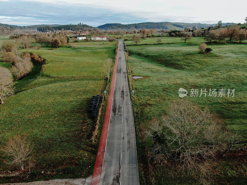 从上往下看乡间的道路