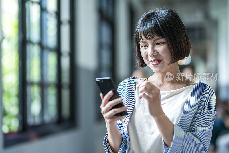 在台北打电话的女孩