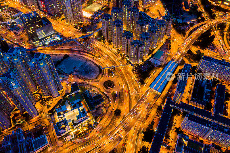 九龙之夜鸟瞰图，街道及公路上的灯光