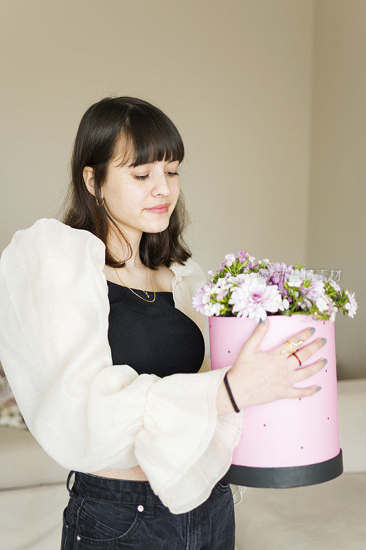 少女的幸福与她的花