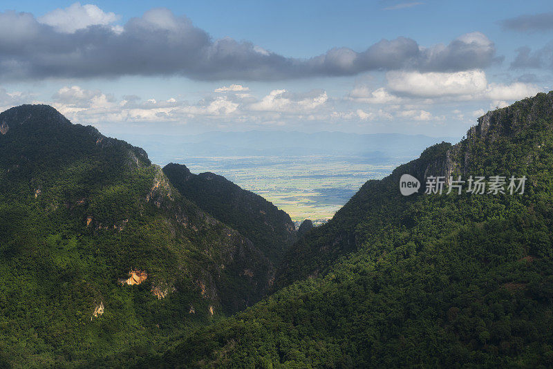 泰国清莱的土法熙冬季的山地景观