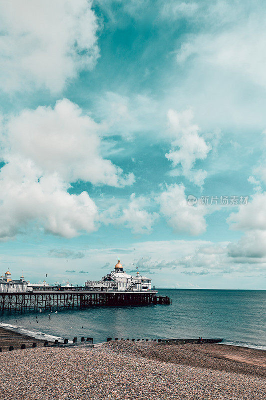 美丽的伊斯特本码头和海滩，英国