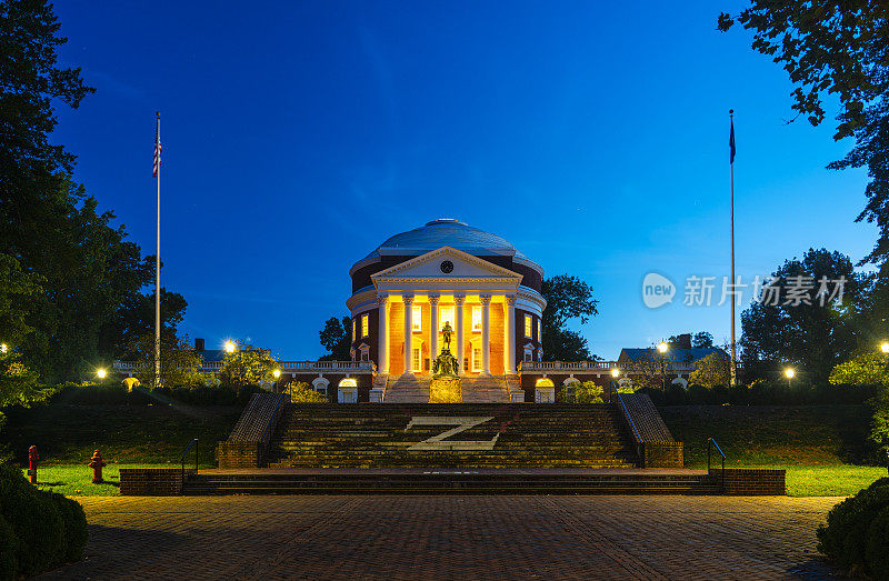 弗吉尼亚大学的圆形大厅。建于1826年，位于弗吉尼亚州夏洛茨维尔的公立大学。
