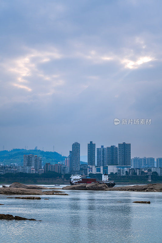 下午重庆河畔