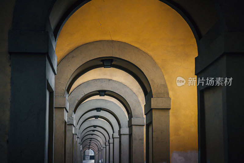 意大利佛罗伦萨有拱廊的走廊