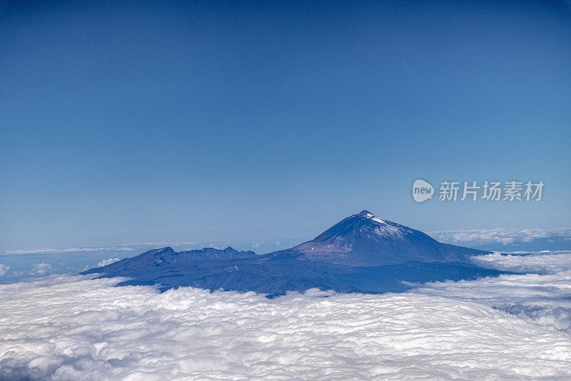 泰德火山在云层之上