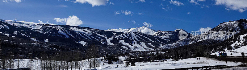 科罗拉多州阿斯彭雪山滑雪场的冬季远景。
