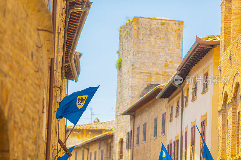 圣Gimignano。意大利。意大利古城中的旧塔。夏天的一天。欧洲。体系结构