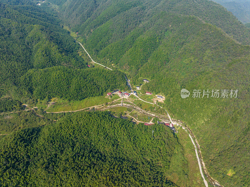 山路在山间