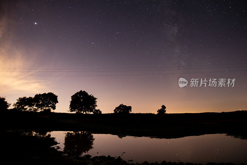 银河夜空。