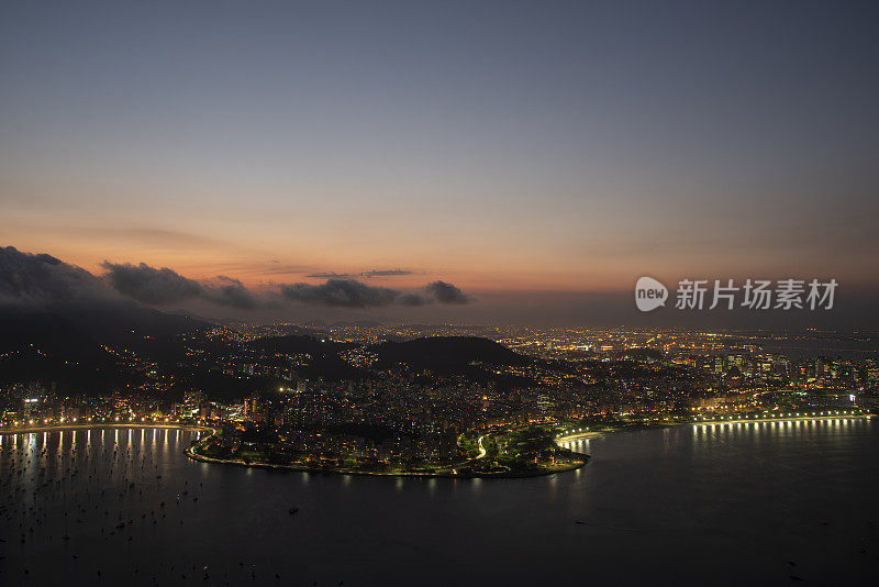 夕阳下的里约热内卢