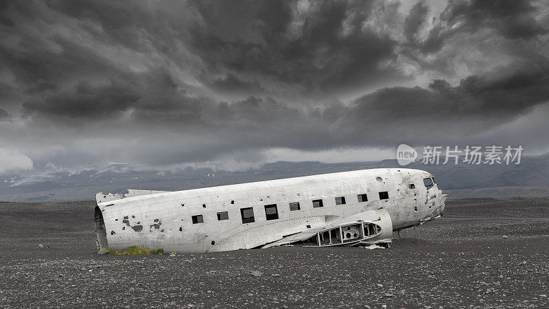 一架美国军用飞机在冰岛被遗弃的残骸