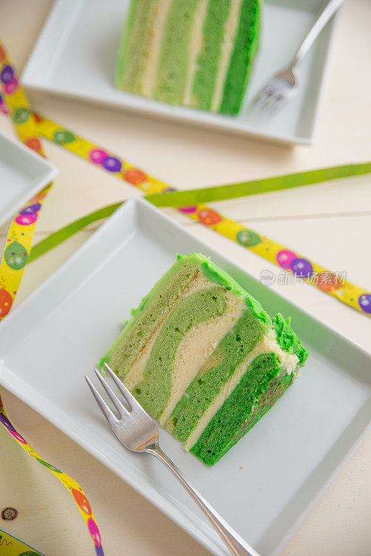 绿色渐变层蛋糕