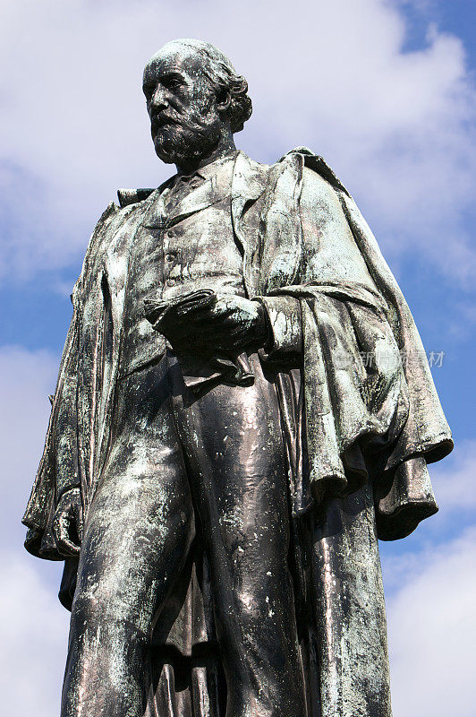 亚历山大·巴尔福雕像，利物浦圣约翰花园