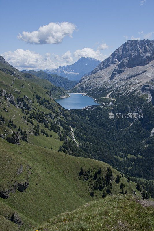 高山景观，Fedaia湖，夏季白云岩