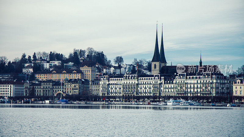 卢塞恩城市全景天际线风景，瑞士