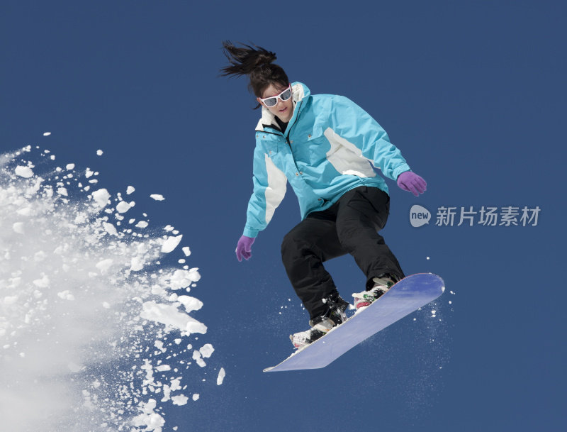 女滑雪板跳跃