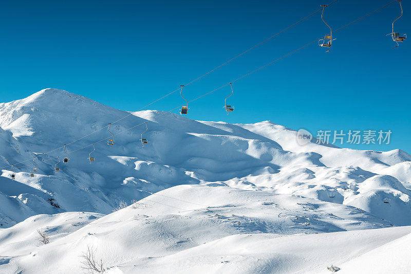 滑雪胜地的滑雪缆车