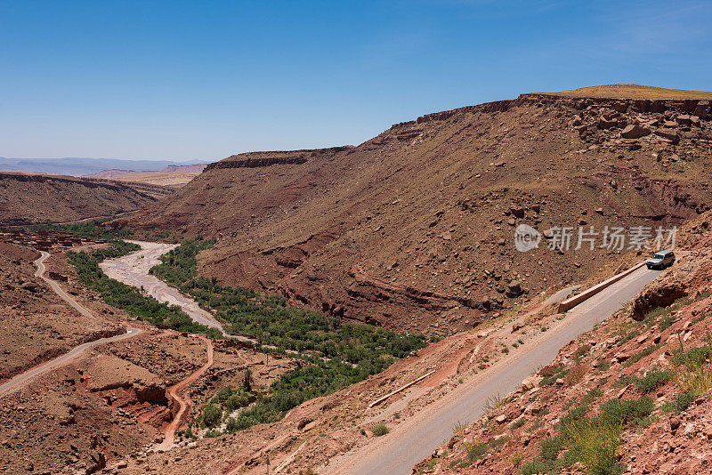 崎岖的阿特拉斯山脉高速公路在摩洛哥