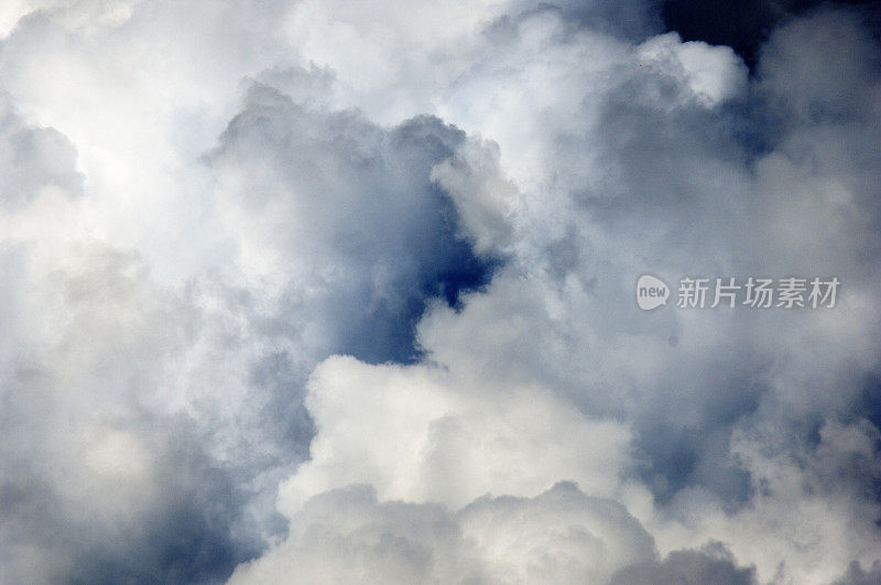 暴风雨的乌云