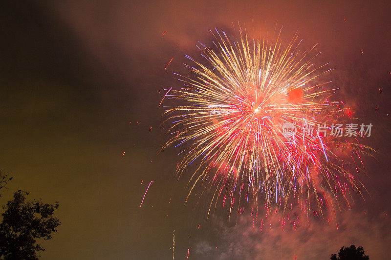 7月4日的烟花庆典，圣诞节和新年