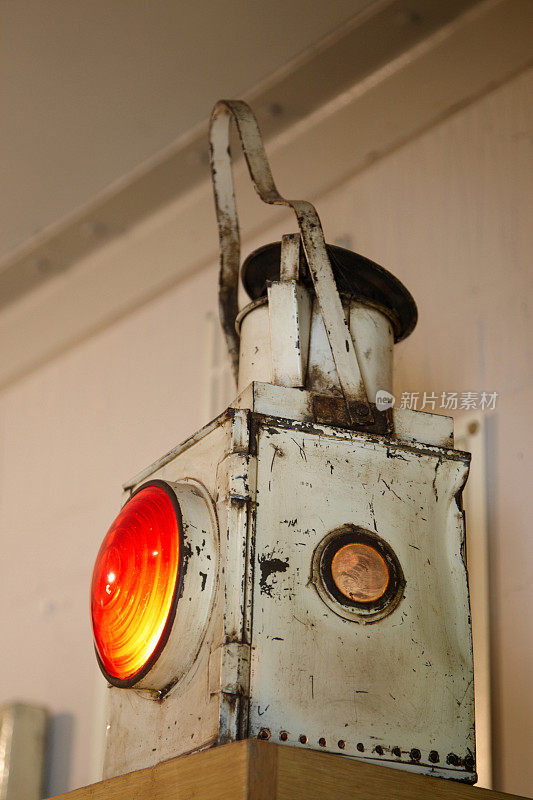 古董铁路灯