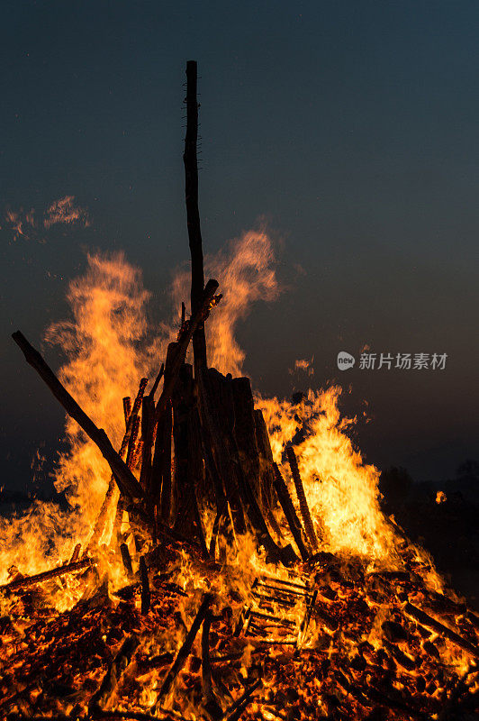 复活节篝火