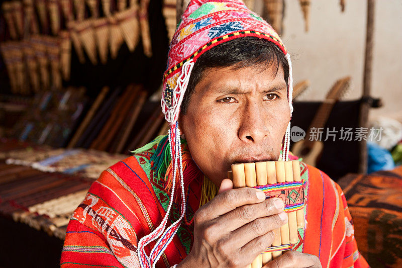 秘鲁男子吹笛的肖像，皮萨克市场