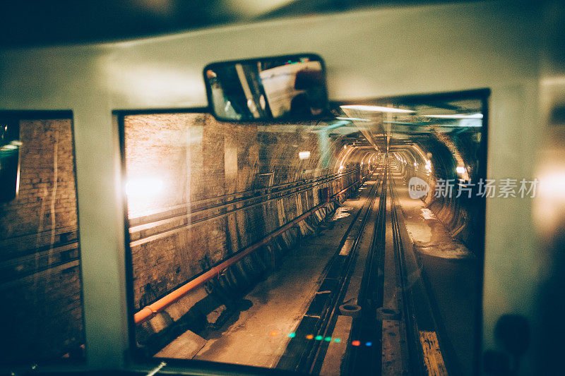 地铁隧道的视图