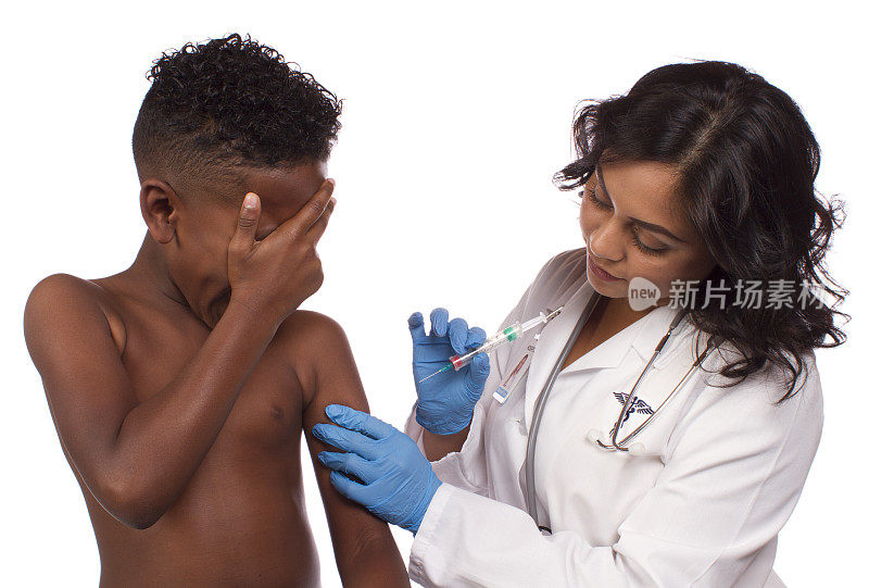 非裔美国男孩打流感疫苗不能看